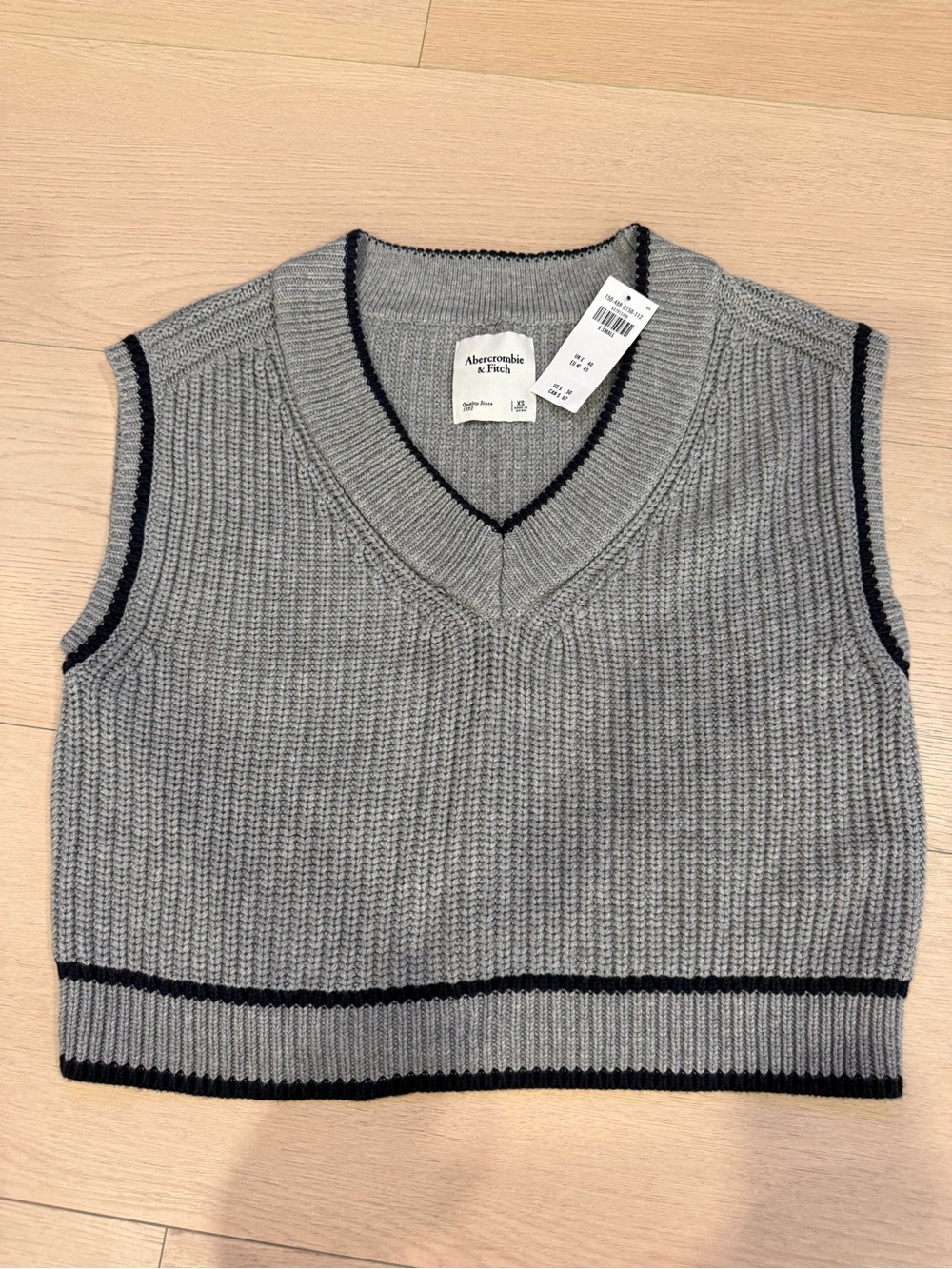 NWT Abercrombie & Fitch Gray Knit V-Neck Sweater Vest with Navy Trim | XS
